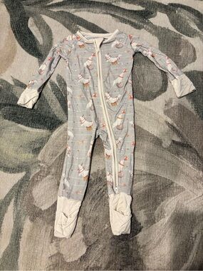 Little one shop long sleeve sleeper 3-6 month with circus seal design